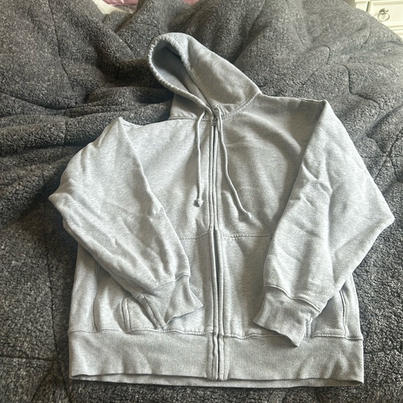 Aritzia zip up sweater - Picture 1 of 3